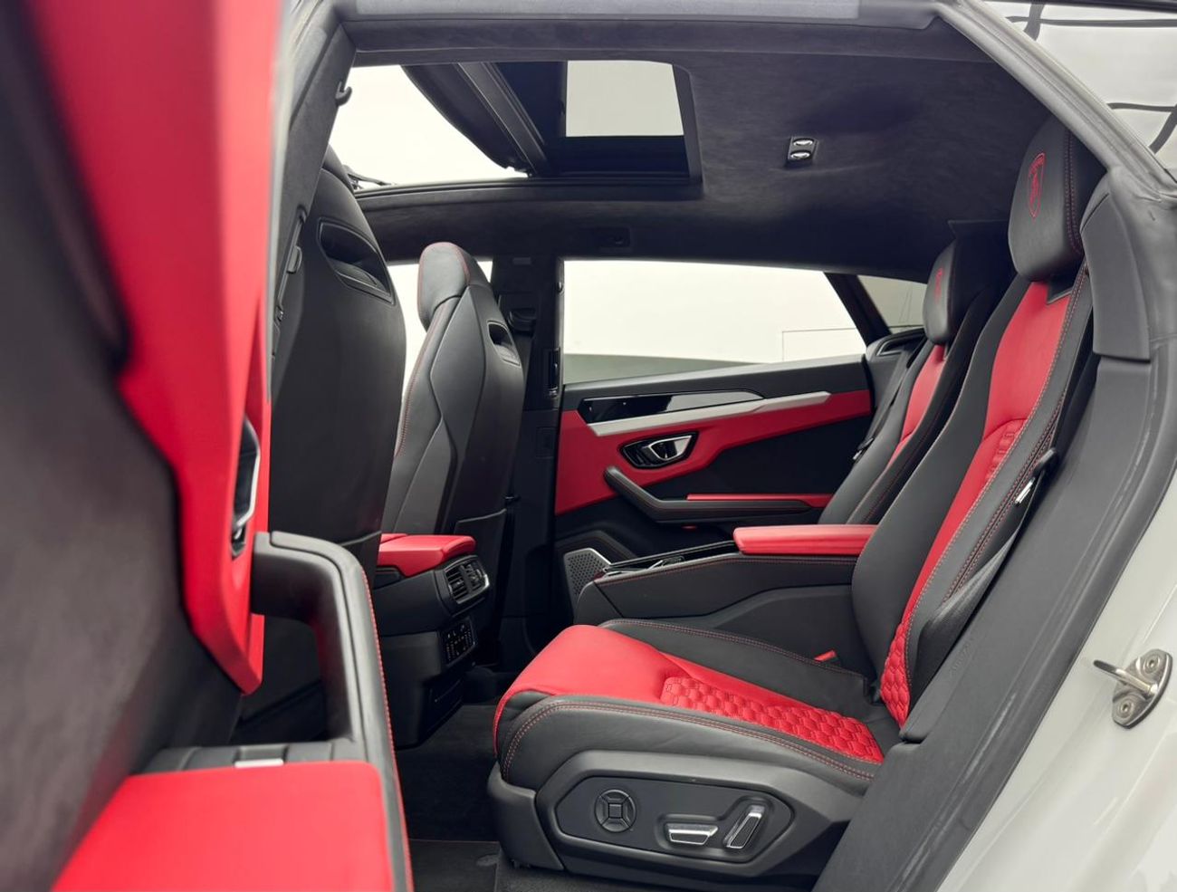 Lamborghini Urus STD 4.0T V8 2019 Lamborghini Urus, Full Lamborghini Service History, 1 Year Warranty, GCC