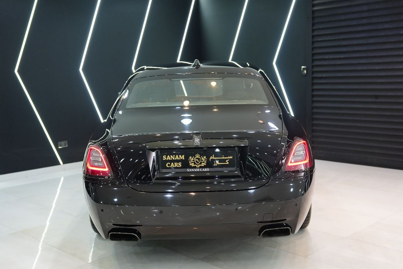 رولز رويس جوست Black Badge, Rear Entertainment, Bespoke Audio, Starlight, Dealer Warr + Serv!!
