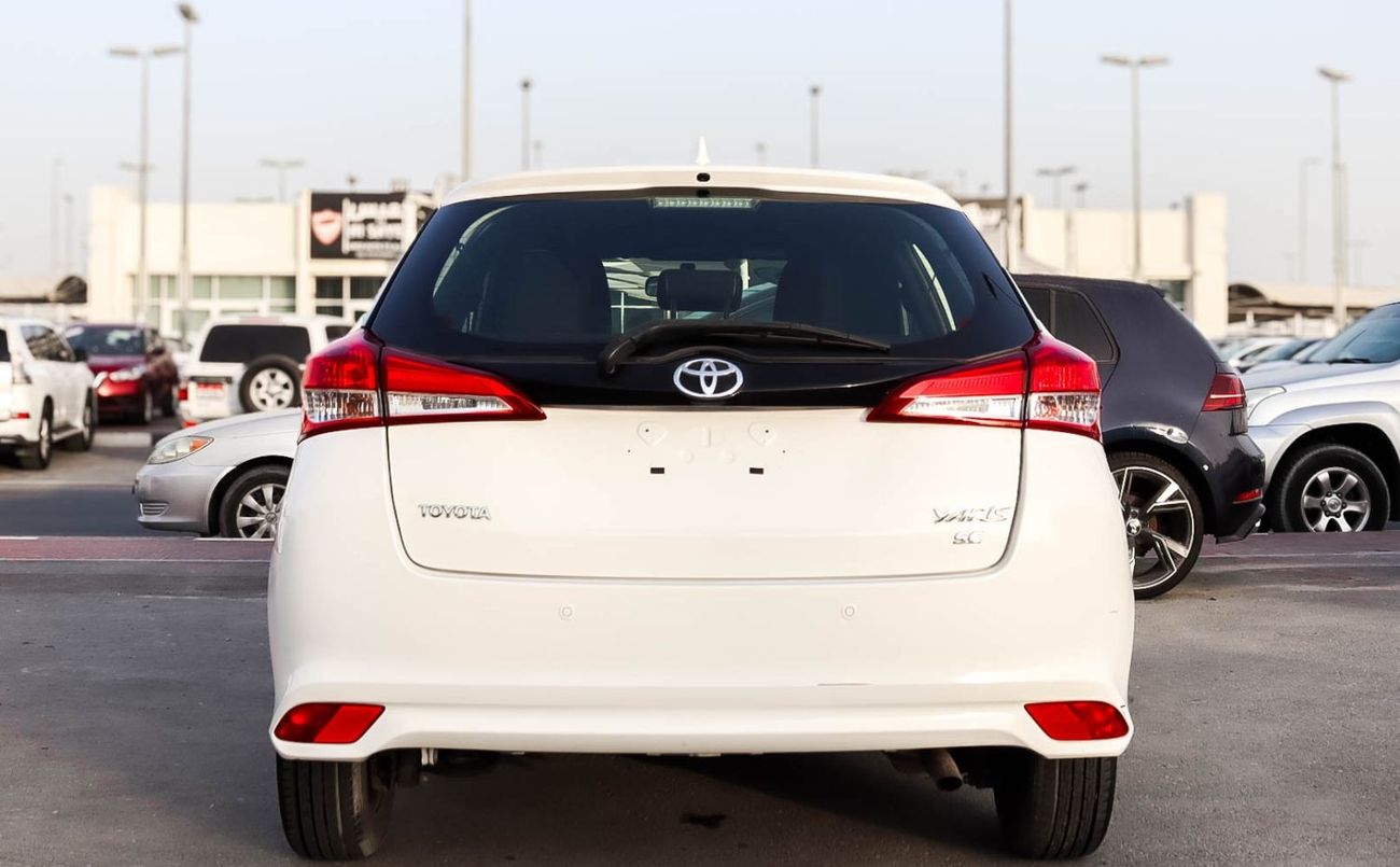 تويوتا يارس سيارة تويوتا ياريس SE (XP130) موديل 2019، هاتشباك بخمسة أبواب، محرك بنزين سعة 1.3 لتر، ناقل حركة أوت