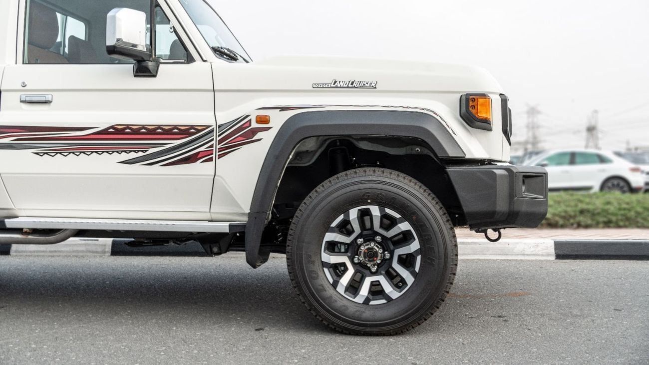 تويوتا لاند كروزر بيك آب 2026 Toyota LC79 2.8L AT Diesel Full Option (White-Brown)