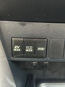 Toyota RAV4 Hybrid XLE Sunroof, push start full option