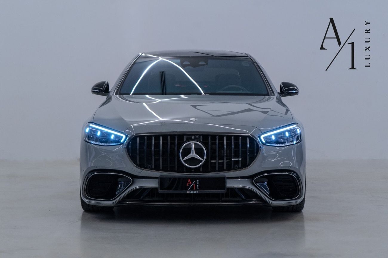 مرسيدس بنز S 63 AMG 2024 With black And Red Carbon Fibre Interior, Excellent Condition, European Spec