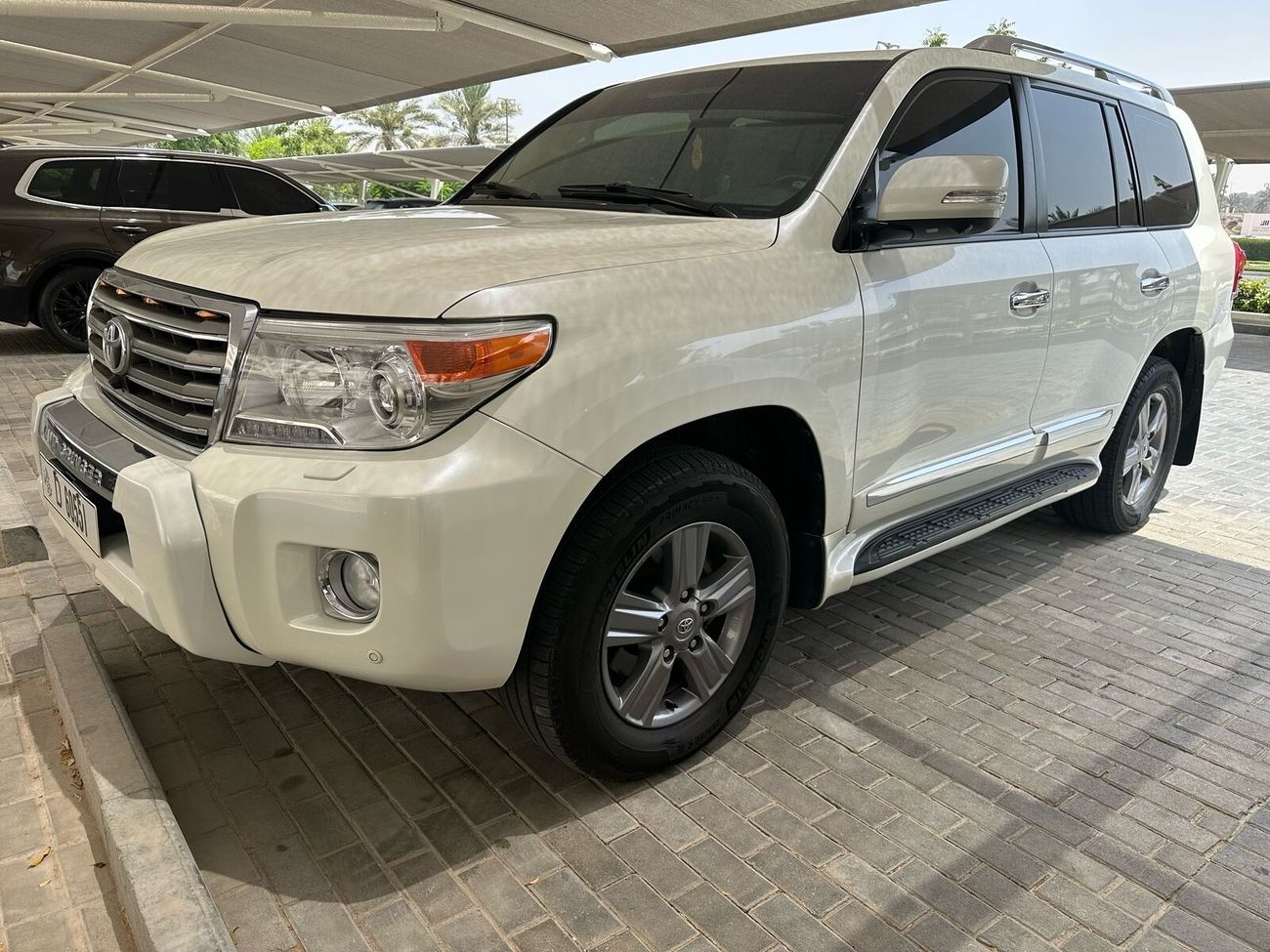 Toyota Land Cruiser VXR 5.7L AWD