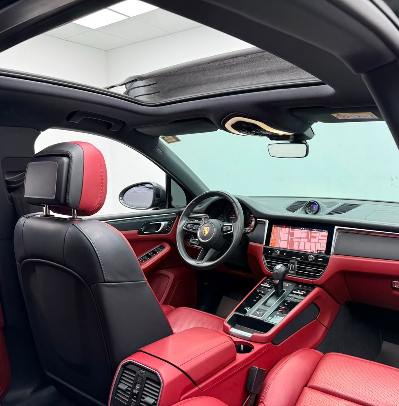 Porsche Macan STD 2023 Porsche Macan, Warranty, Full Service History, Fully Loaded, Excellent Condition, GCC