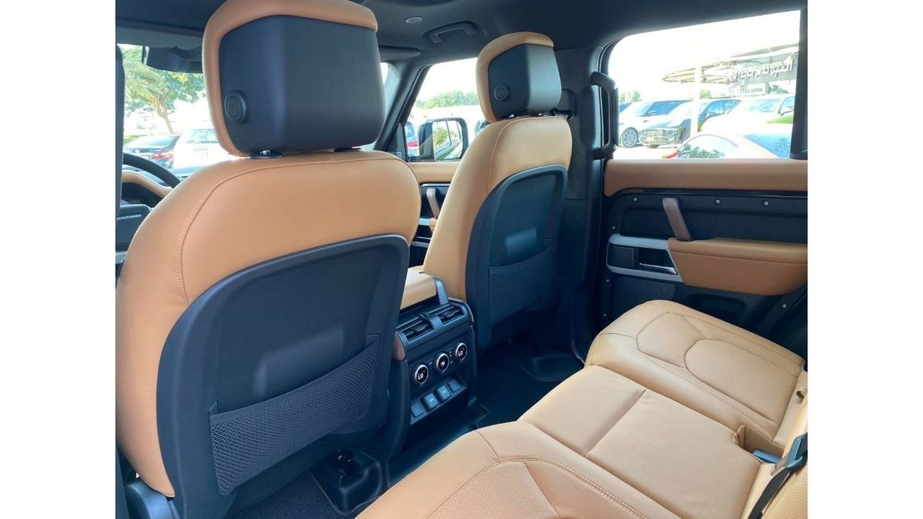 Land Rover Defender GCC SPEC 22 INCH RIMS UNDER WARRANTY AND SERVICE