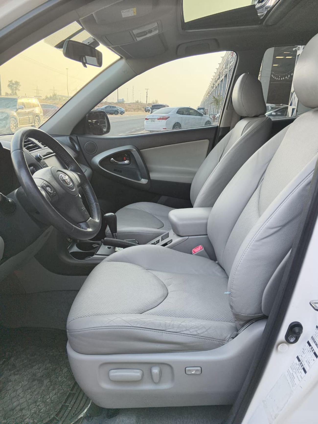 تويوتا راف ٤ non accident orignal paint