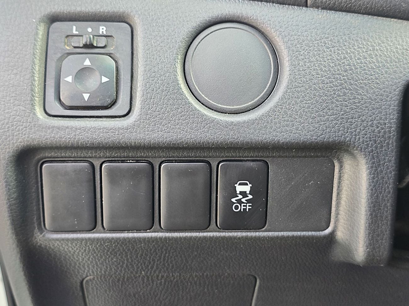 Mitsubishi L200 Used Mitsubishi58 L200 GLX 2.4L Petrol M/T 4*4  GCC White Color  2022 Model