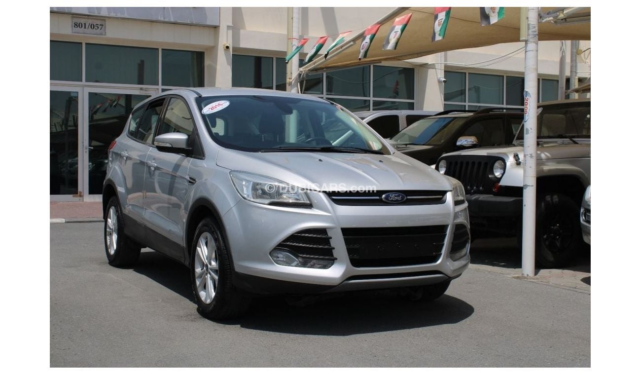 Ford Escape SE ACCIDENTS FREE - GCC- CAR IS IN PERFECT CONDITION INSIDE  AND OUTSIDE