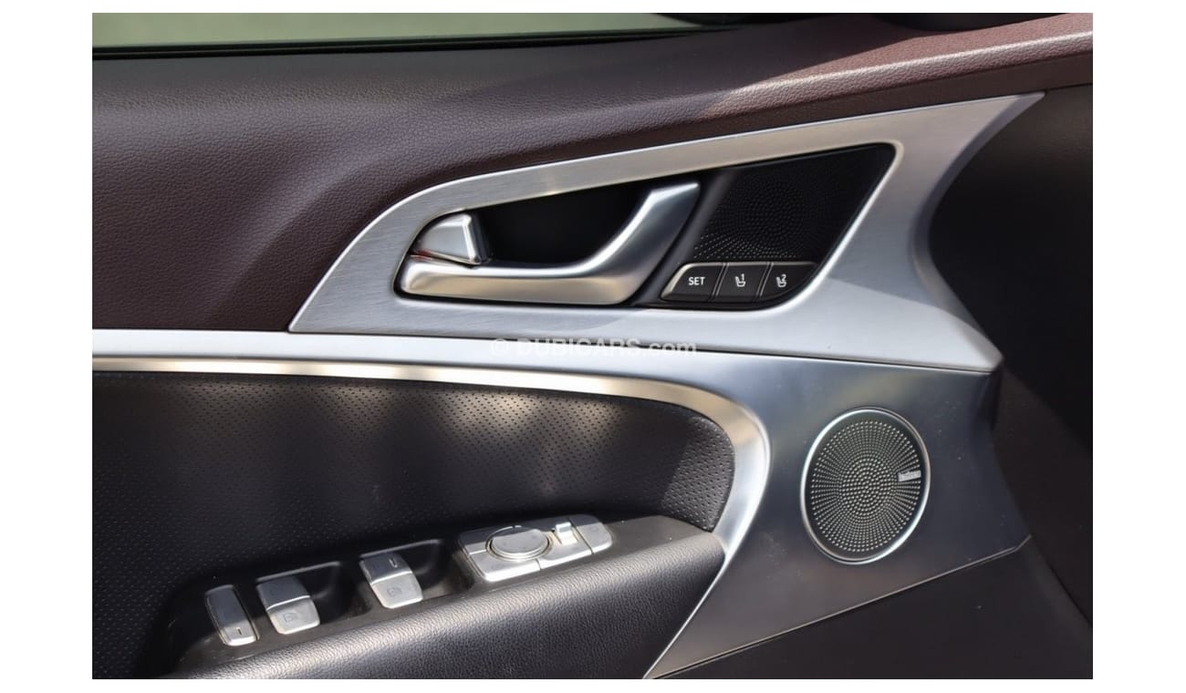 Genesis G70 Genesis G70 Platinum / 3.3T / 2018 / GCC / Free Accident