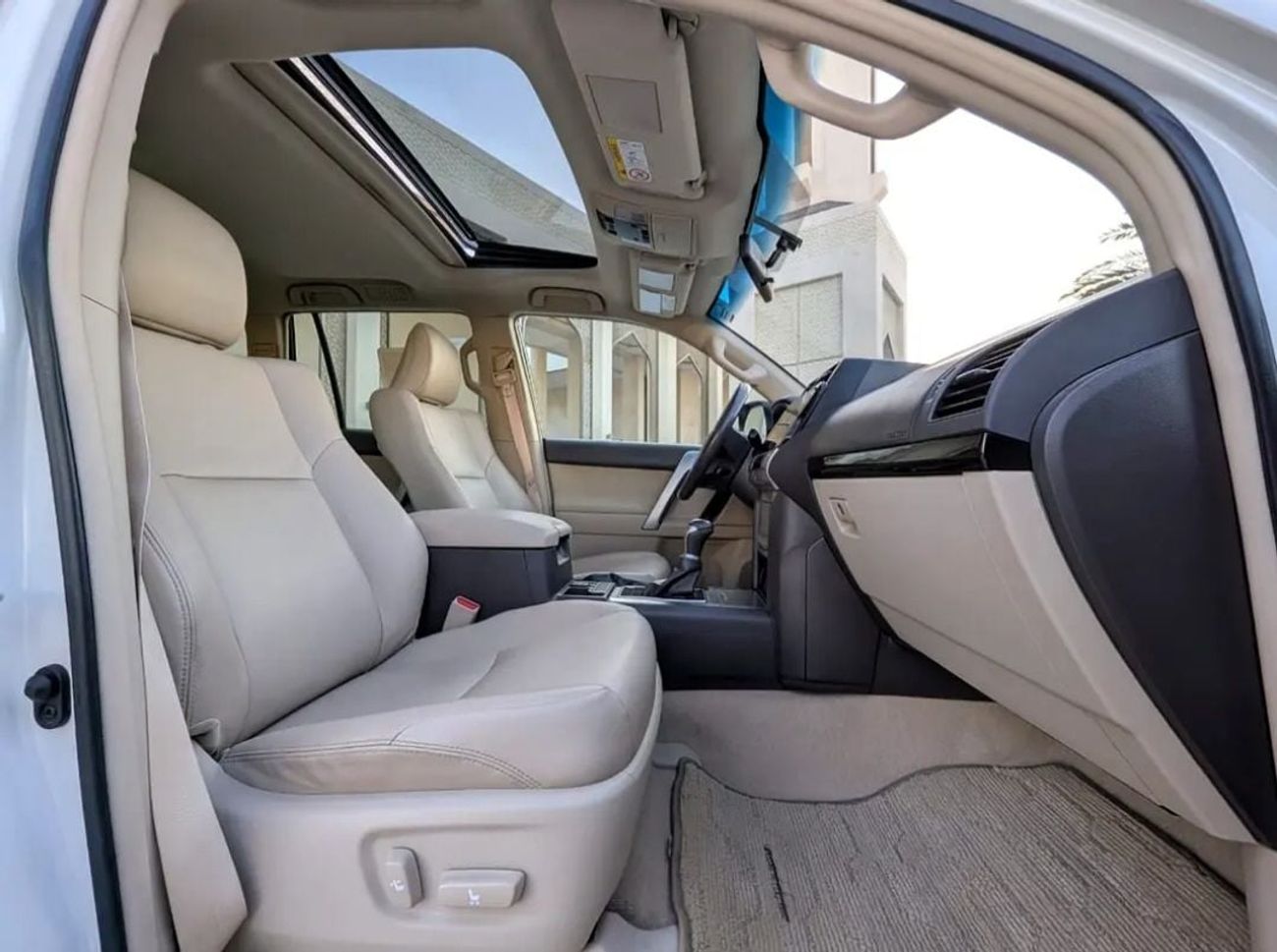 Toyota Prado Toyota prado 2022MODEL 4.0 Txl Petrol Engine Colour white push start Transmission Automatic Interior