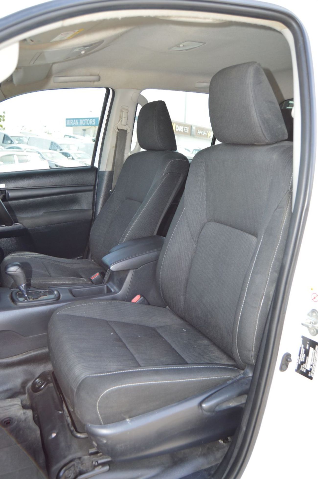 تويوتا هيلوكس DLS Double Cabin  Right Hand Drive  Year: 2020 Engine:  2.8L/ V4