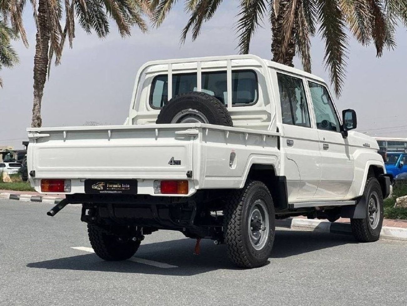 تويوتا لاند كروزر بيك آب LC79، محرك 4.2 لتر V6 ديزل، ناقل حركة يدوي // 2025 // خيار قياسي مع نوافذ كهربائية // عرض خاص // من 