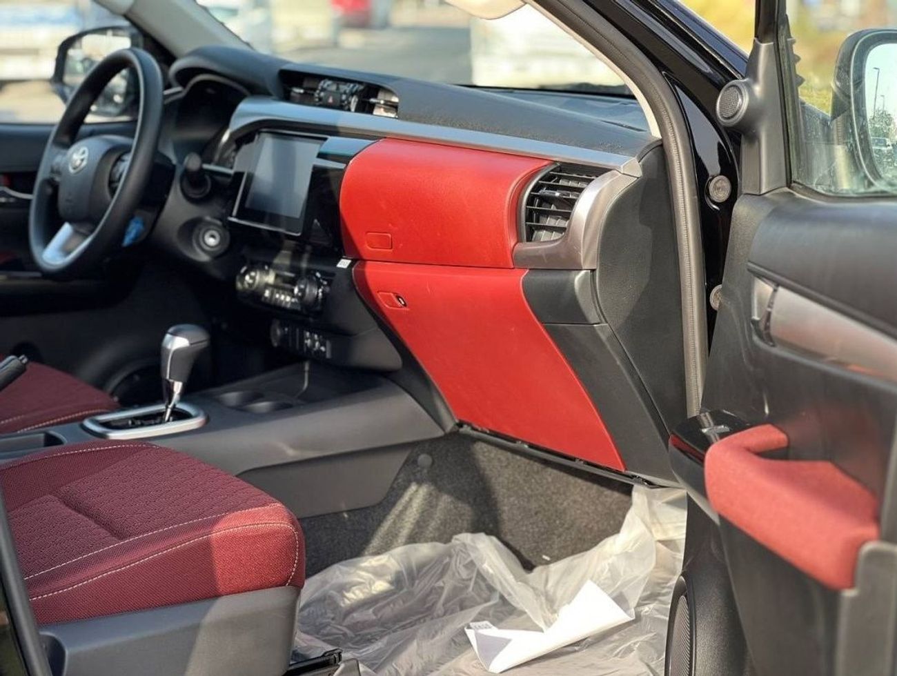 Toyota Hilux 2.7L PTR A/T // 2024 // MID HIGH OPTION WITH  SEATS VENTILATION , LED LIGHT , POWER WINDOWS // SPECI