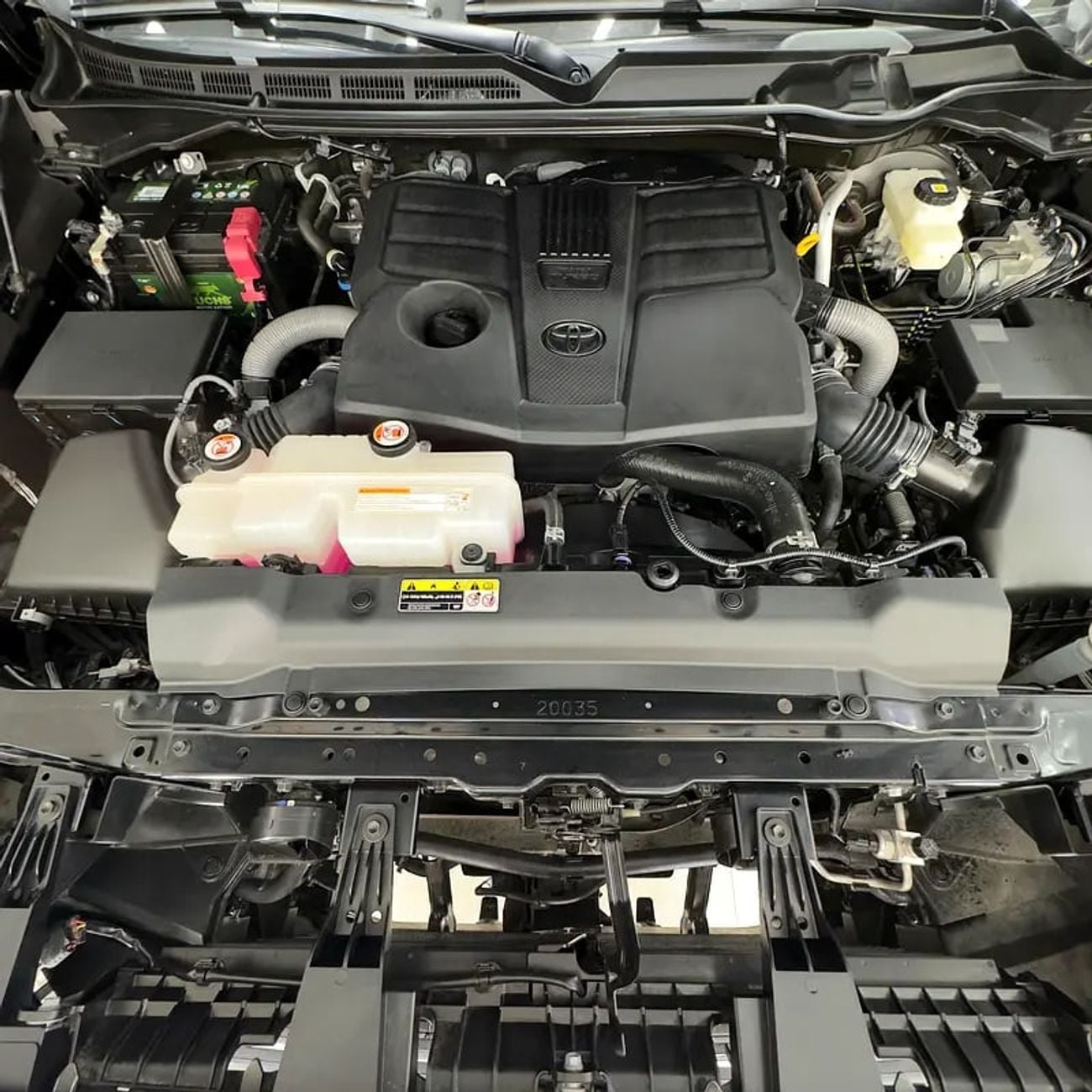 تويوتا تاندرا Crewmax Platinum 5.7L Platinum