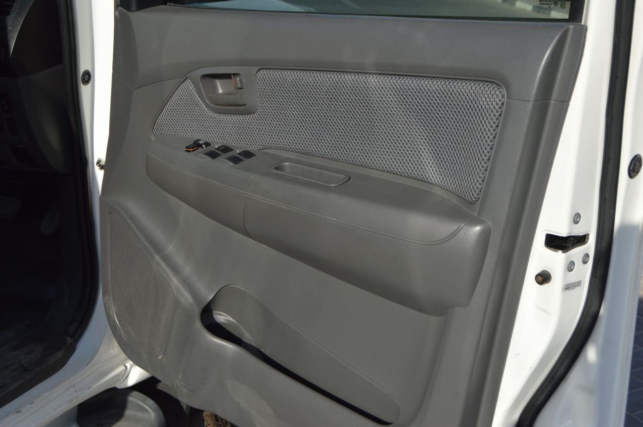 تويوتا هيلوكس Double cabin 3.0L, perfect inside and outside