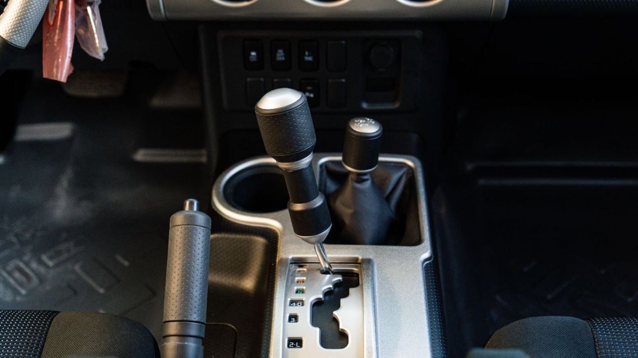 تويوتا إف جي كروزر 4.0 L | V6 | 2023