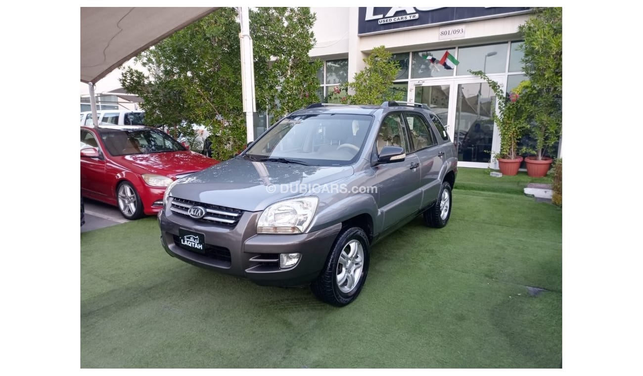 Kia Sportage 2008 model, Gulf agency, gray color, beige interior, in excellent condition, alloy wheels, rear sens