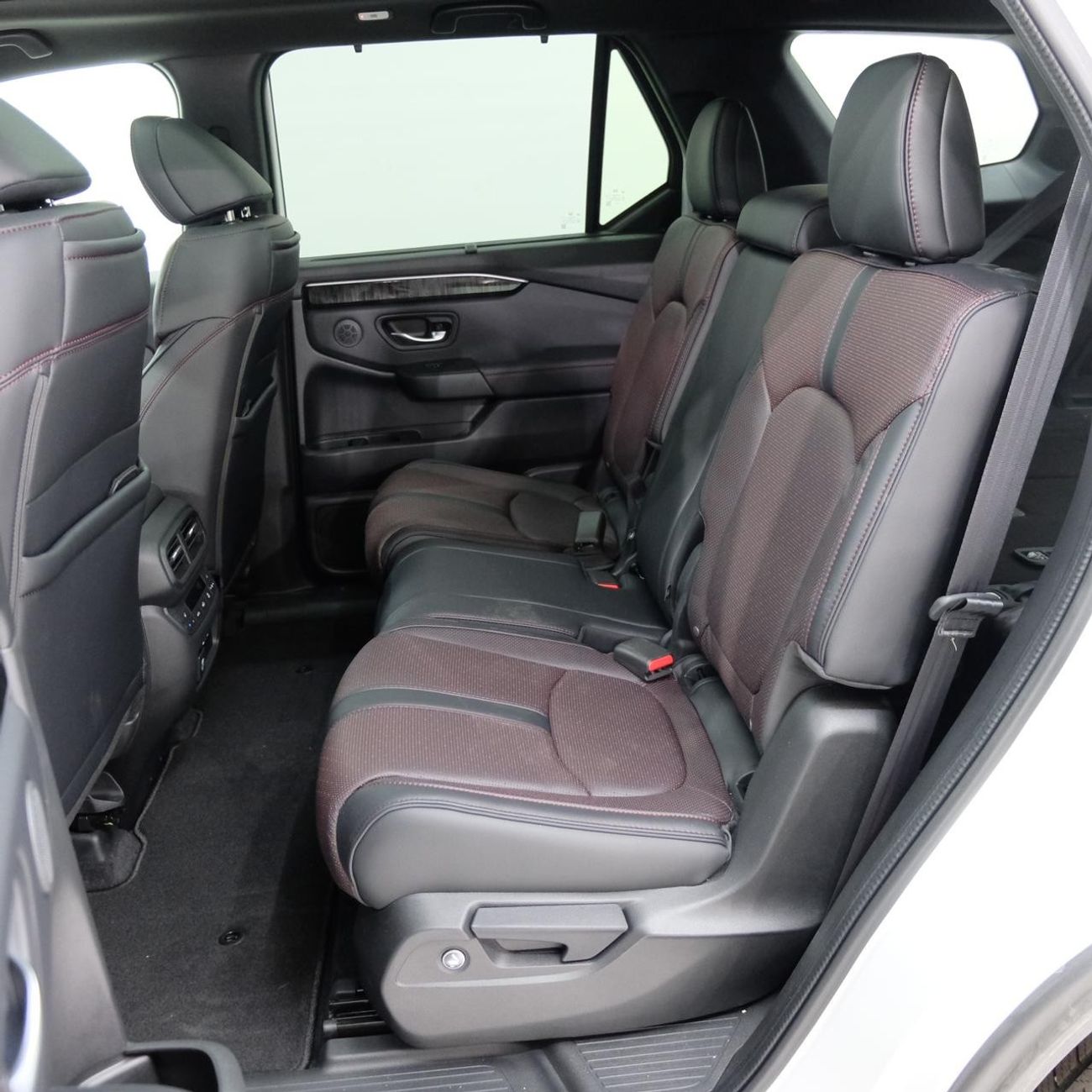 هوندا بايلوت Honda Pilot White 2024 Black Edition-3.5L-4WD-Car is in Excellent Condition, Accident Free, Brand Ne