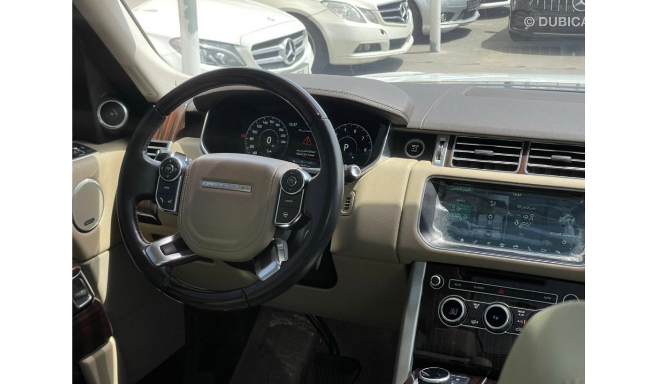 Land Rover Range Rover Vogue HSE Model 2017, Gulf, 6 cylinder, agency dye, automatic transmission, full option, panoramic sunroof, in