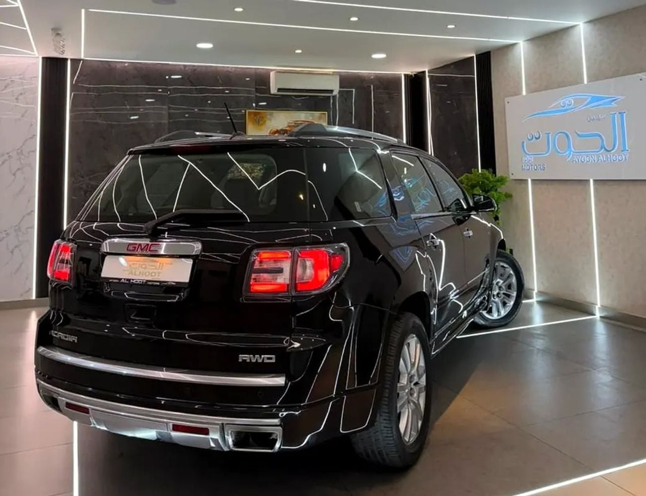 GMC Acadia Denali 3.6L SPECIAL V6 || GCC || FULLY LOADED || UNIQUE || SPACIOUS || GREAT CONDITION