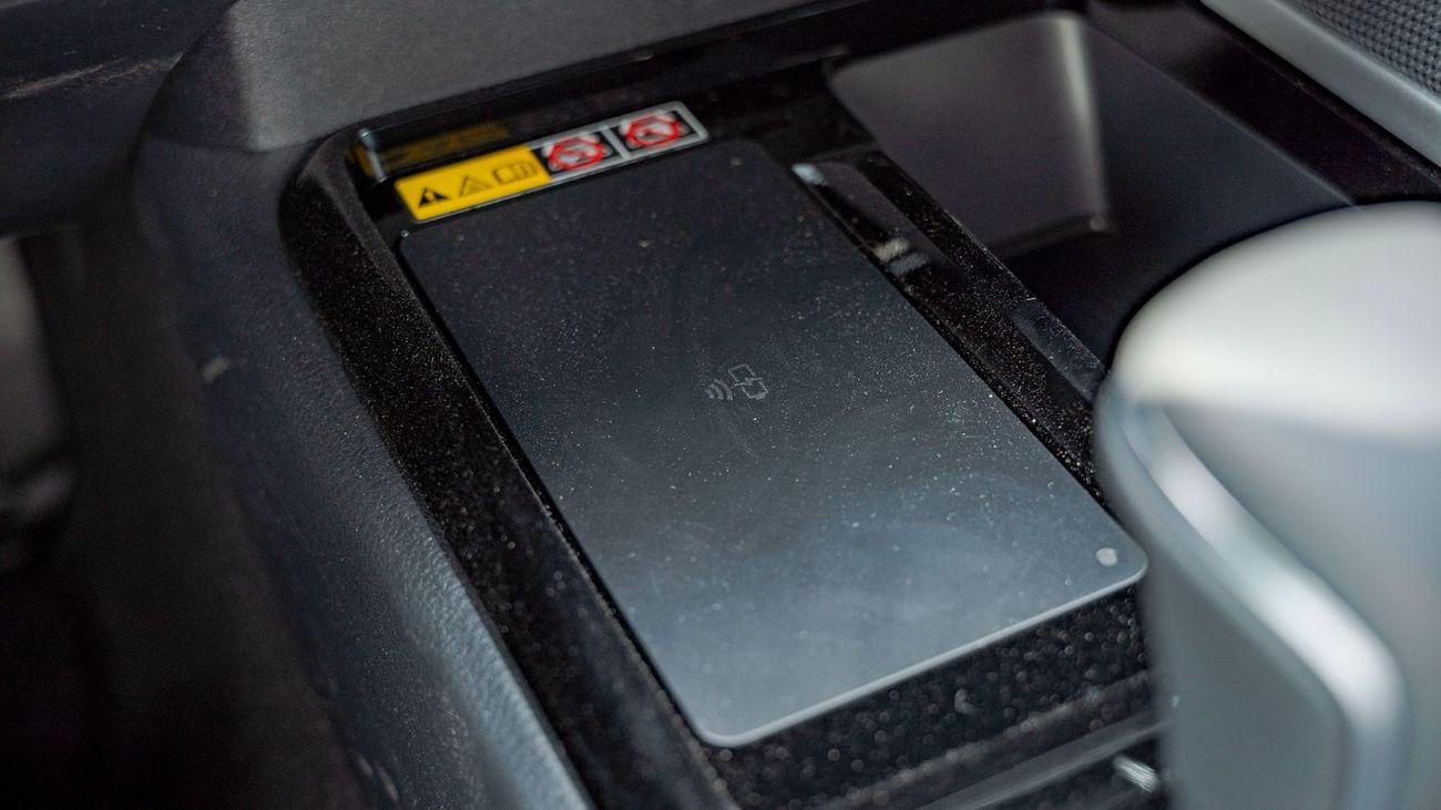 تويوتا كامري 2025 Toyota Camry 2.5L LE Hybrid with panorama roof AT