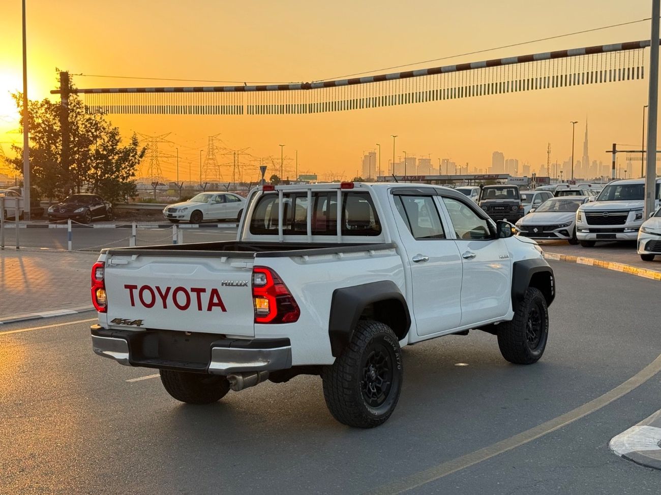 تويوتا هيلوكس DLS 2.4L