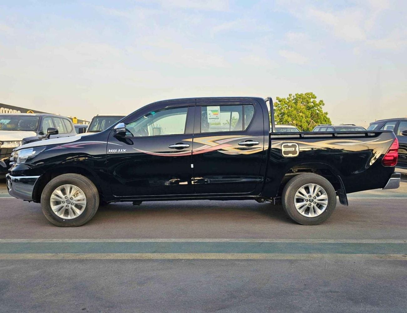 تويوتا هيلوكس SGLX NARROW BODY / 2.7L PETROL V4 A/T / REAL CAMERA WITH CHROME BUMPERS / (CODE # HP2F2)