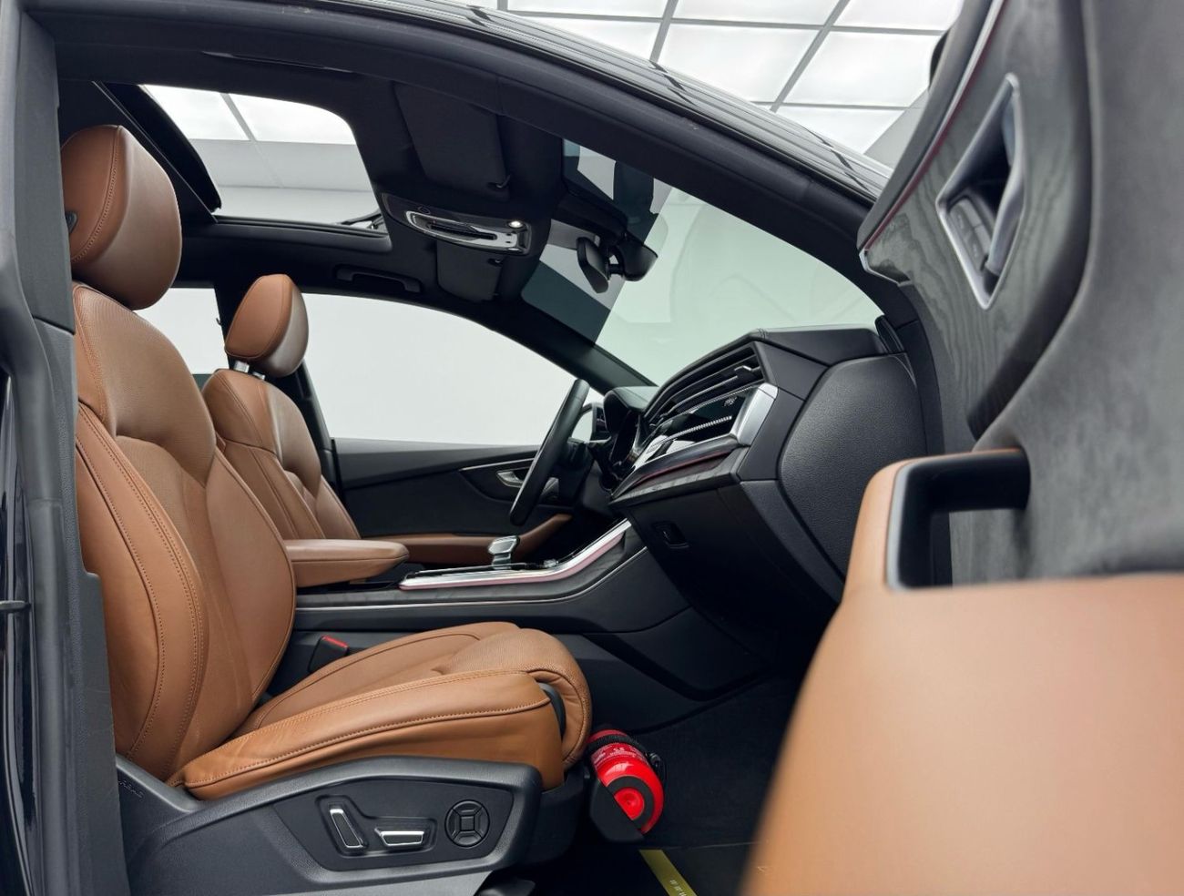 Audi Q8 55 TFSI quattro S Line 3.0L 2021 Audi Q8 S-Line 55TFSI Quattro, 2025 Warranty, 2027 Service Pack, AB