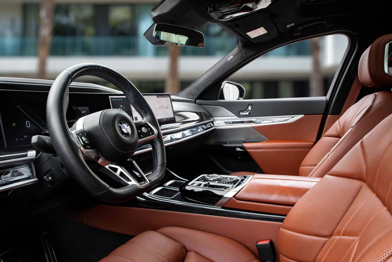 بي أم دبليو 735i 735i | 5,386 P.M | 0% Downpayment | M-Sport | BMW Warranty + Service!