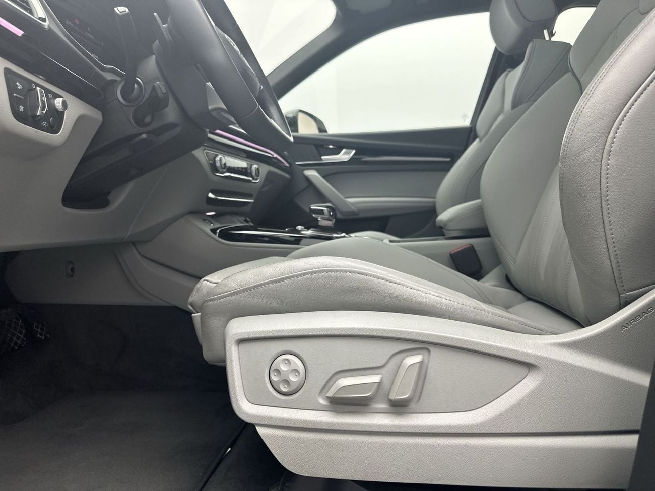 Audi Q5 45 TFSI Quattro Design 2.0L Q5 Sportback S line 45 TFSI quattro 249h (Ref# 44136) - EXCLUSIVE OFFER