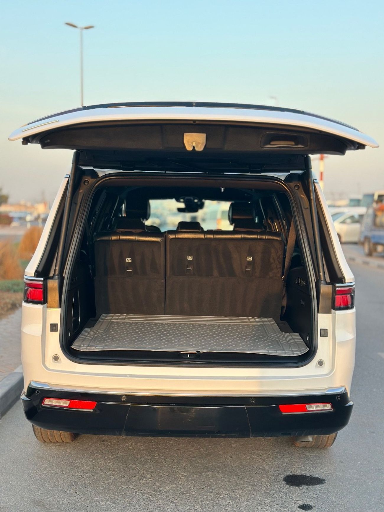 Jeep Wagoneer L Series I 2023 AWD