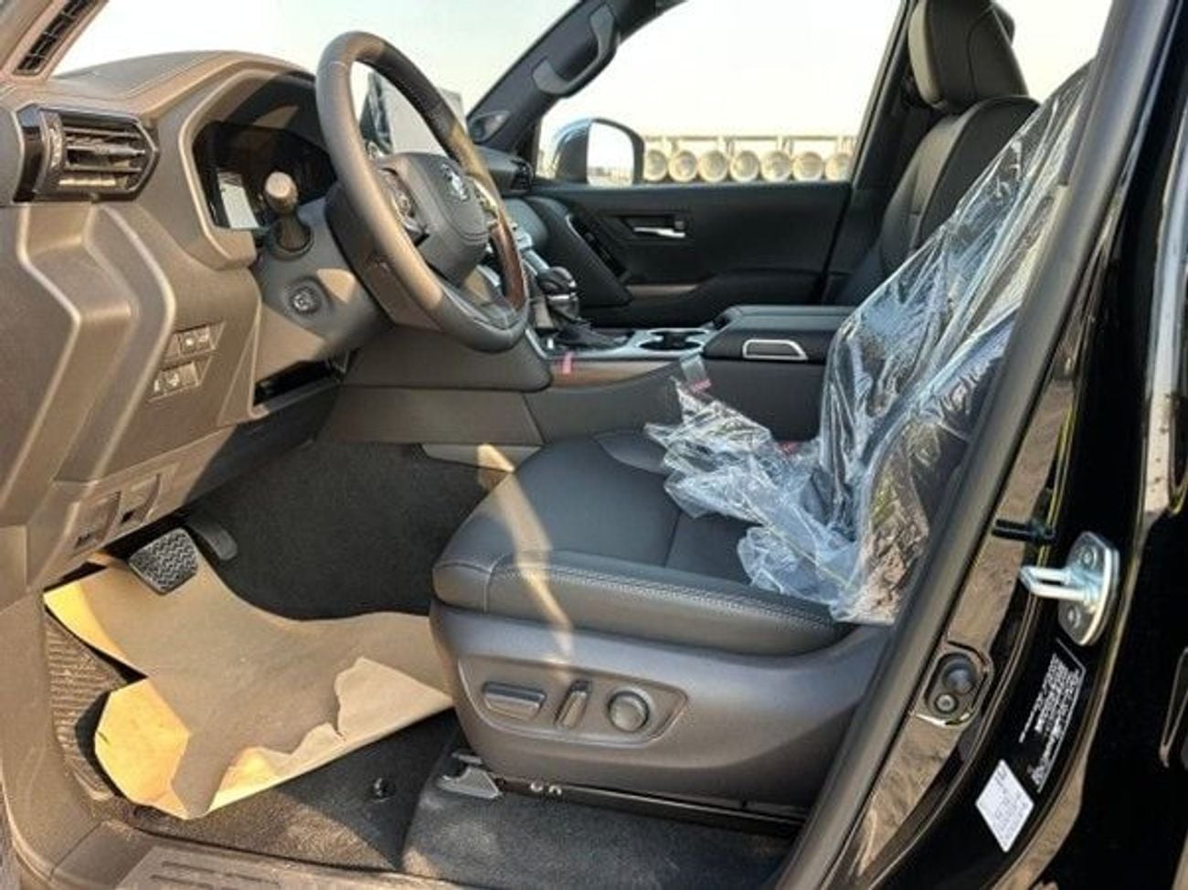 تويوتا لاند كروزر 2026 Toyota Land Cruiser LC300 VX (High-Option with Radar) 3.5L V6 Twin Turbo Petrol A/T 4WD Export