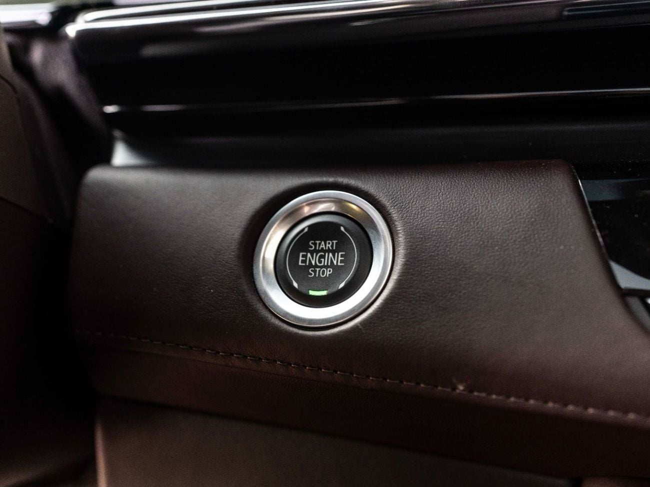 كاديلاك إسكالاد Sport Platinum 6.2L 4WD