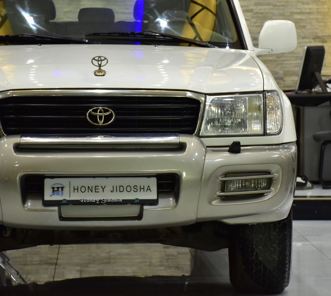 تويوتا لاند كروزر EXCELLENT DEAL for our Toyota Land Cruiser VXR ( 2000 Model ) in White Color GCC Specs