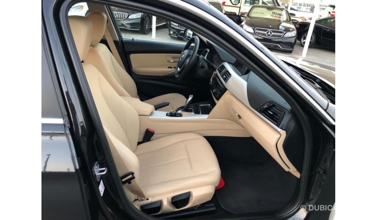 BMW 320i Bmw 320 model 2018 GCC car prefect condition cruise control Bluetooth navigation sensors radio