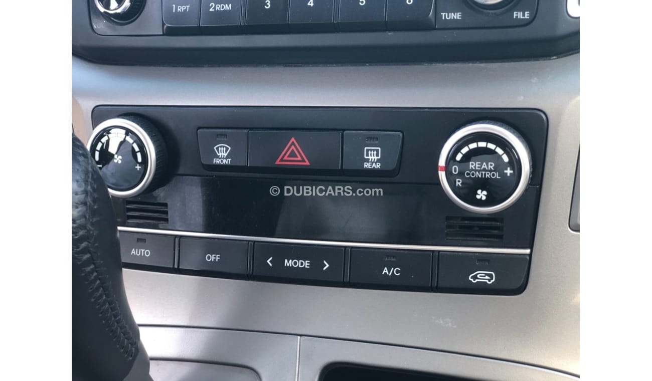 Hyundai H-1 HYUNDI H1 MODEL 2018 GCC CAR PERFECT CONDITION INSIDE AND OUTSIDEf  FULL OPTION PANORAMIC ROOF LEATH