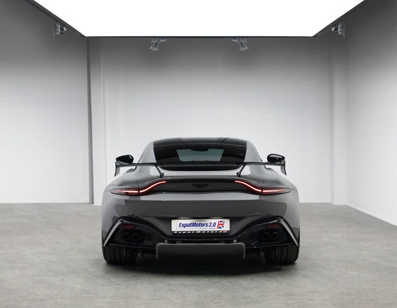 Aston Martin Vantage Standard V8