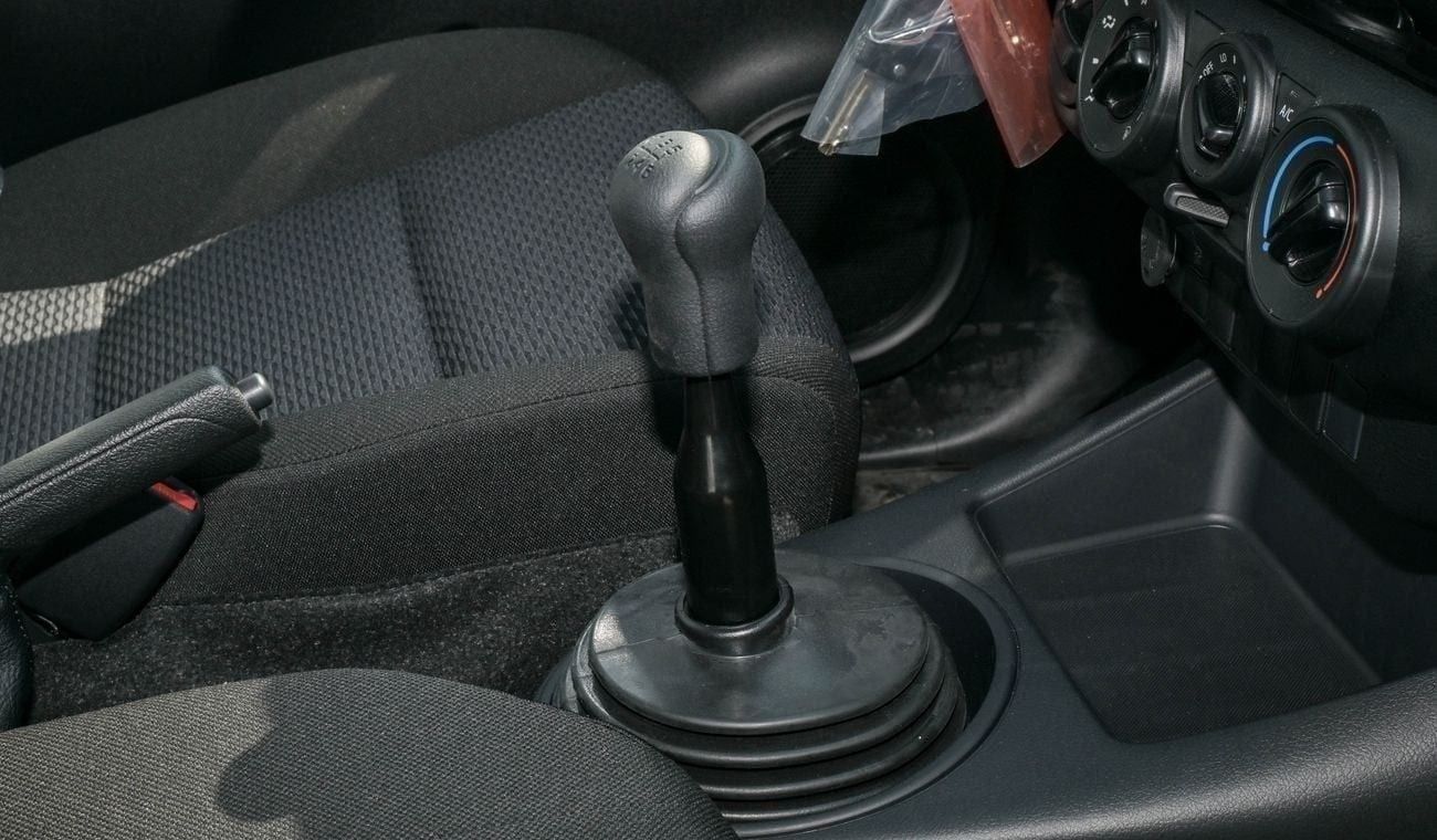 تويوتا هيلوكس 2.4L DLX