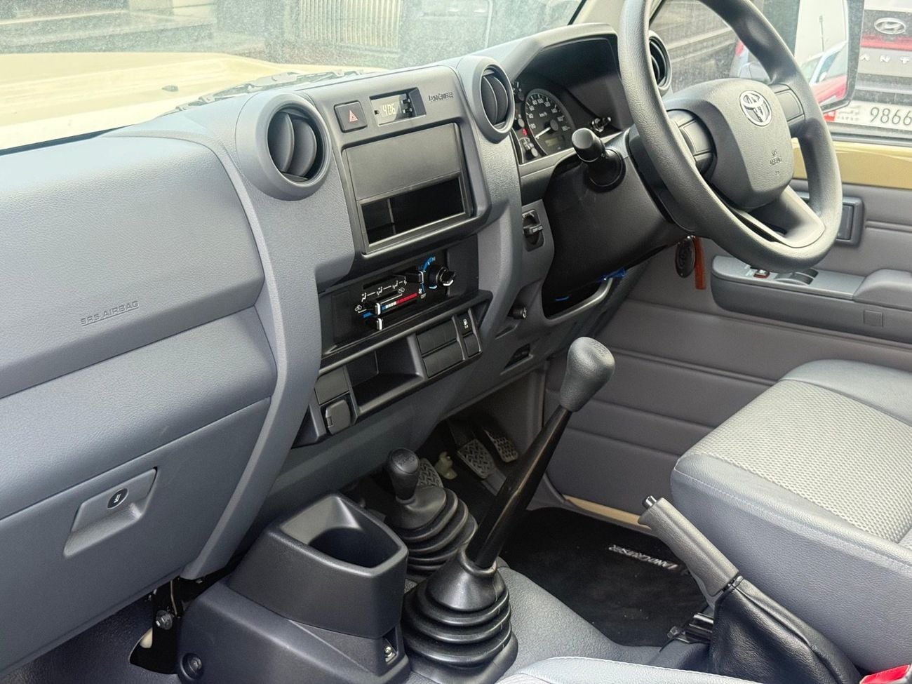 تويوتا لاند كروزر بيك آب LC79 4.2L V6 SINGLE CAB M/T