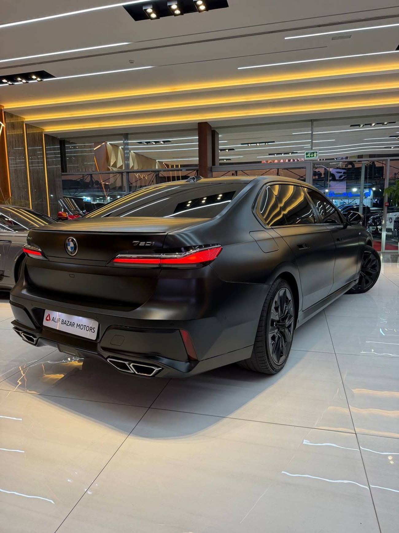 بي أم دبليو 760i 4.4L · 8 Cyl · Automatic · Petrol · Sedan · All Wheel Drive · 5 Seats · 4 Door