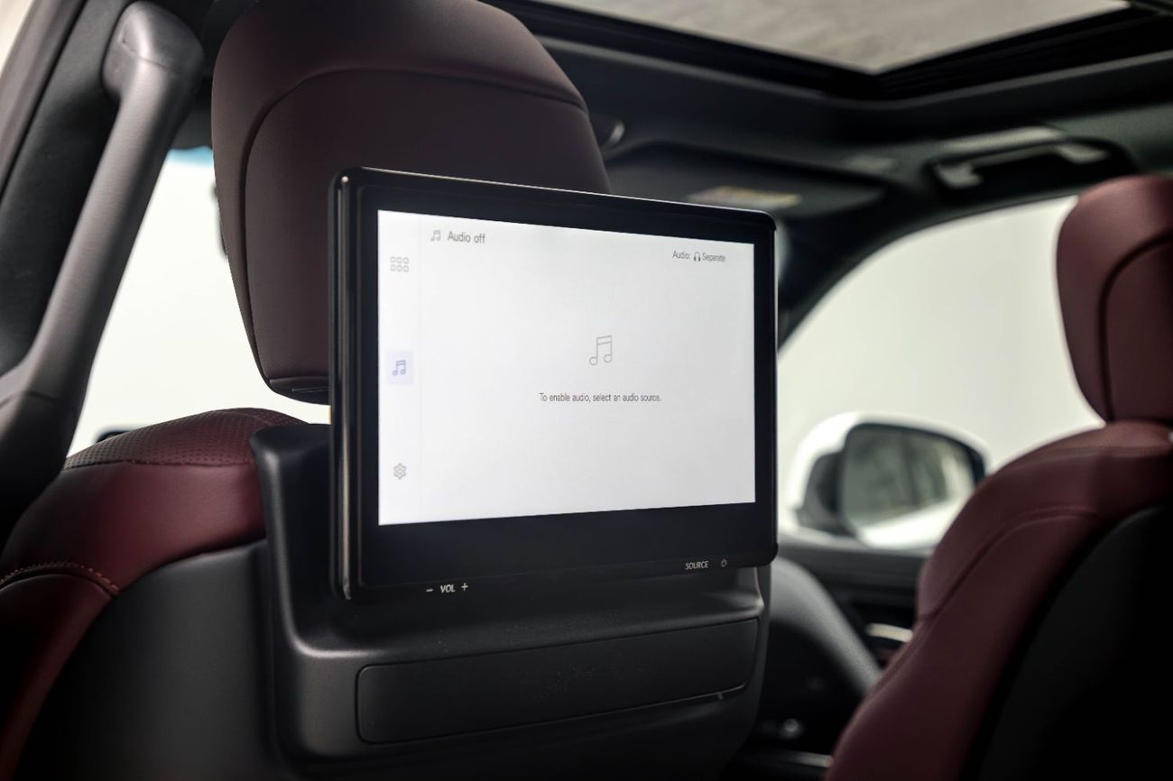 لكزس LX 500 D 3.3L Diesel - Sonic Quartz Inside Crimson | Export Only