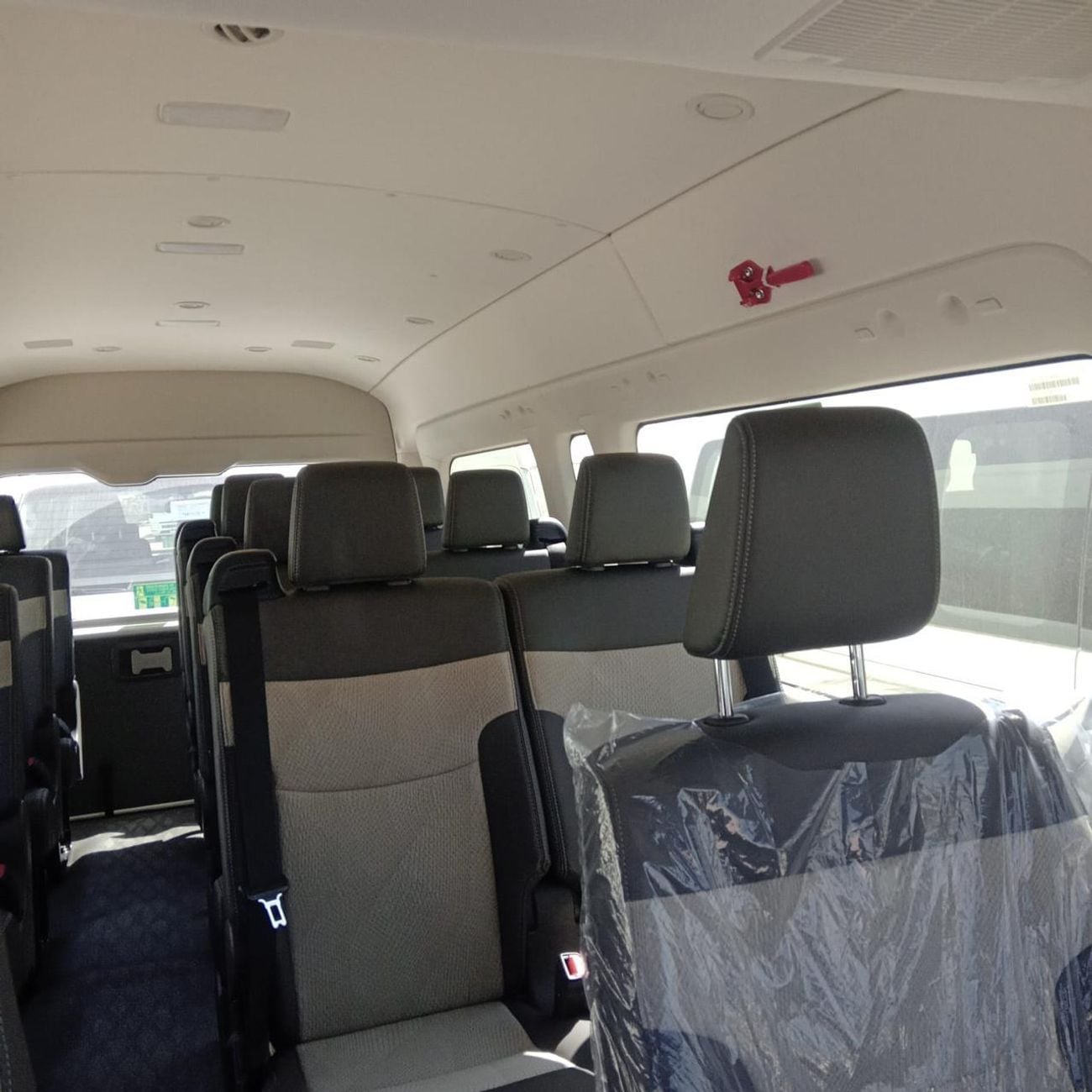 تويوتا هاياس GL TOYOTA HIACE HIGH ROOF 2.8L DSL AT 13-SEATER