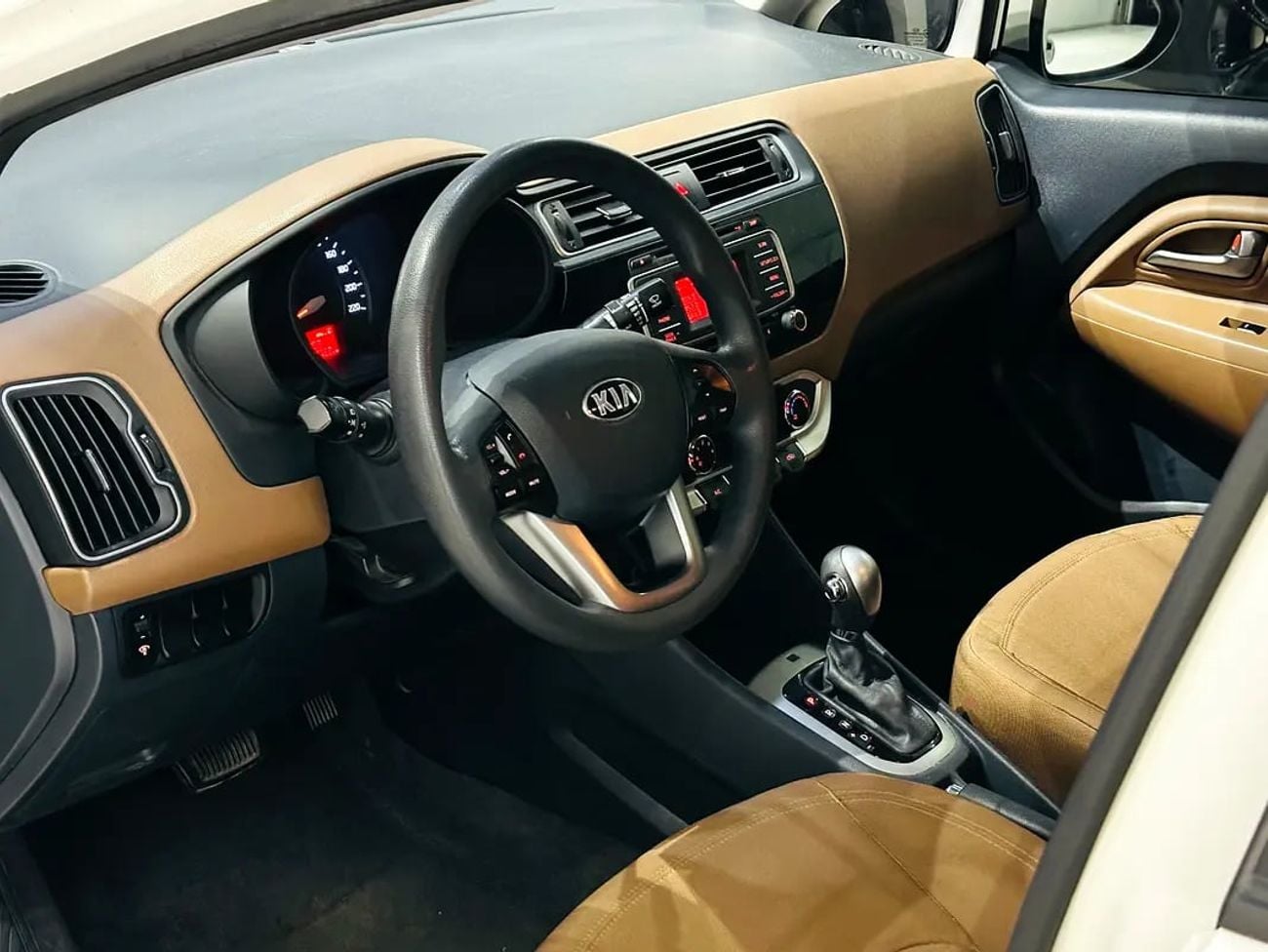 Kia Rio EX 1.4L (107 HP) Hatchback