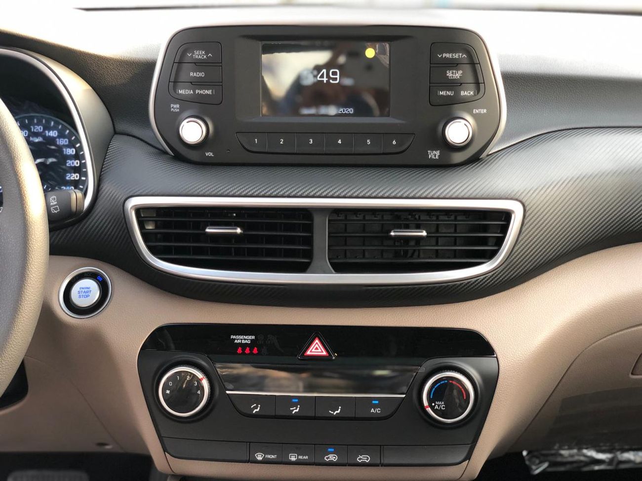 Hyundai Tucson 1.6L, 19'' ALLOY RIMS, WIRELESS CHARGER, GLOVES COOL BOX, PANORAMIC ROOF, POWER SEAT, HT16