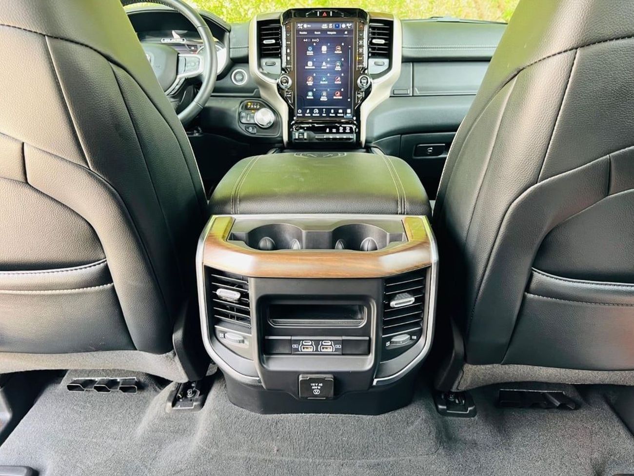 RAM 1500 Laramie Crew Cab 5.7L Dodge RAM Laramie - 2022 - Grey