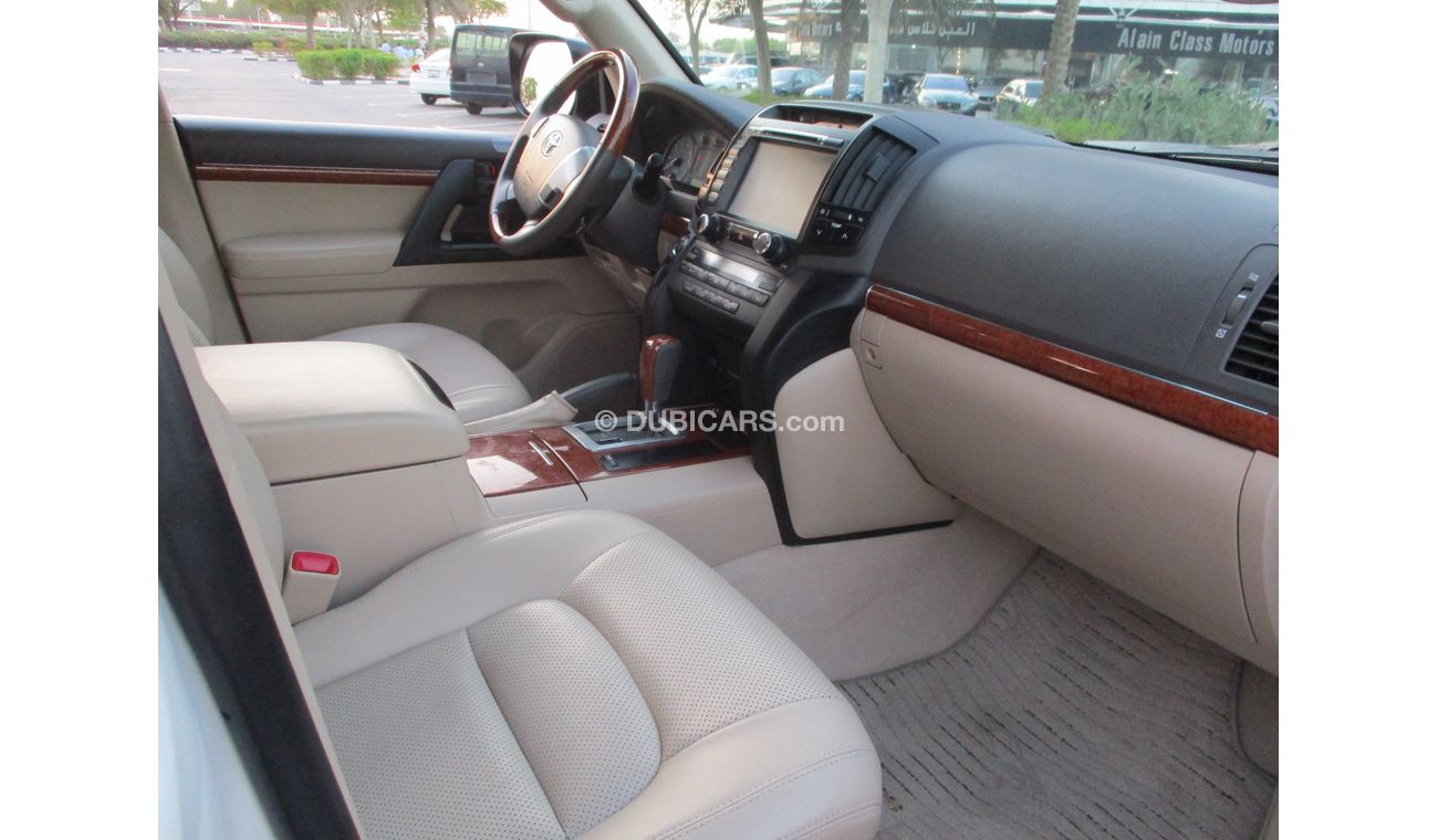 Toyota Land Cruiser EXR V8 MODEL 2014 GULF SPACE