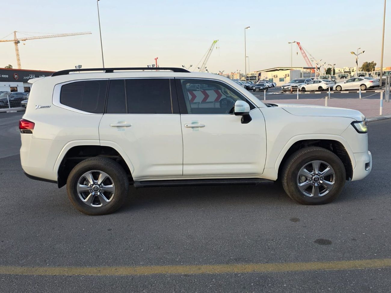 تويوتا لاند كروزر diesel 3.3 liter right hand drive in side beige sunroof leather seats