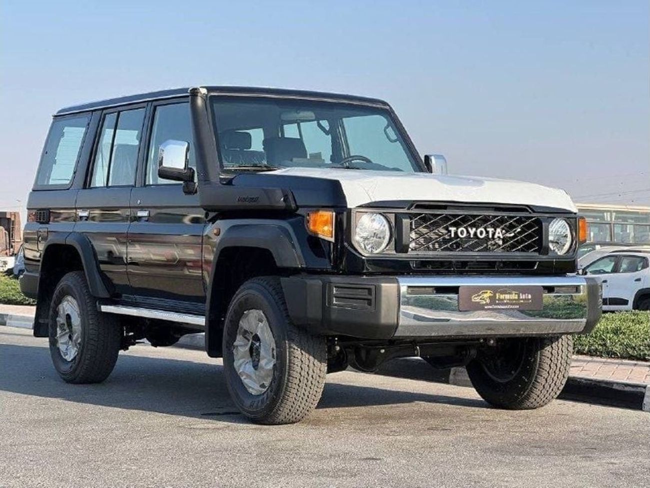 Toyota Land Cruiser 70 LC76 4.0L PTR M/T // 2024 // HIGH OPTION WITH DVD & BACK CAMERA , POWER WINDOWS , COOL BOX // SPECIA