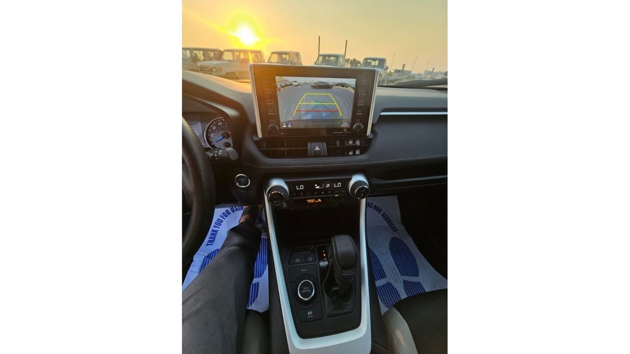Toyota RAV4 “Offer”2021 Toyota Rav4 XLE AWD Hybrid Full Option 2.5L V4 - AWD 4x4 --UAE PASS