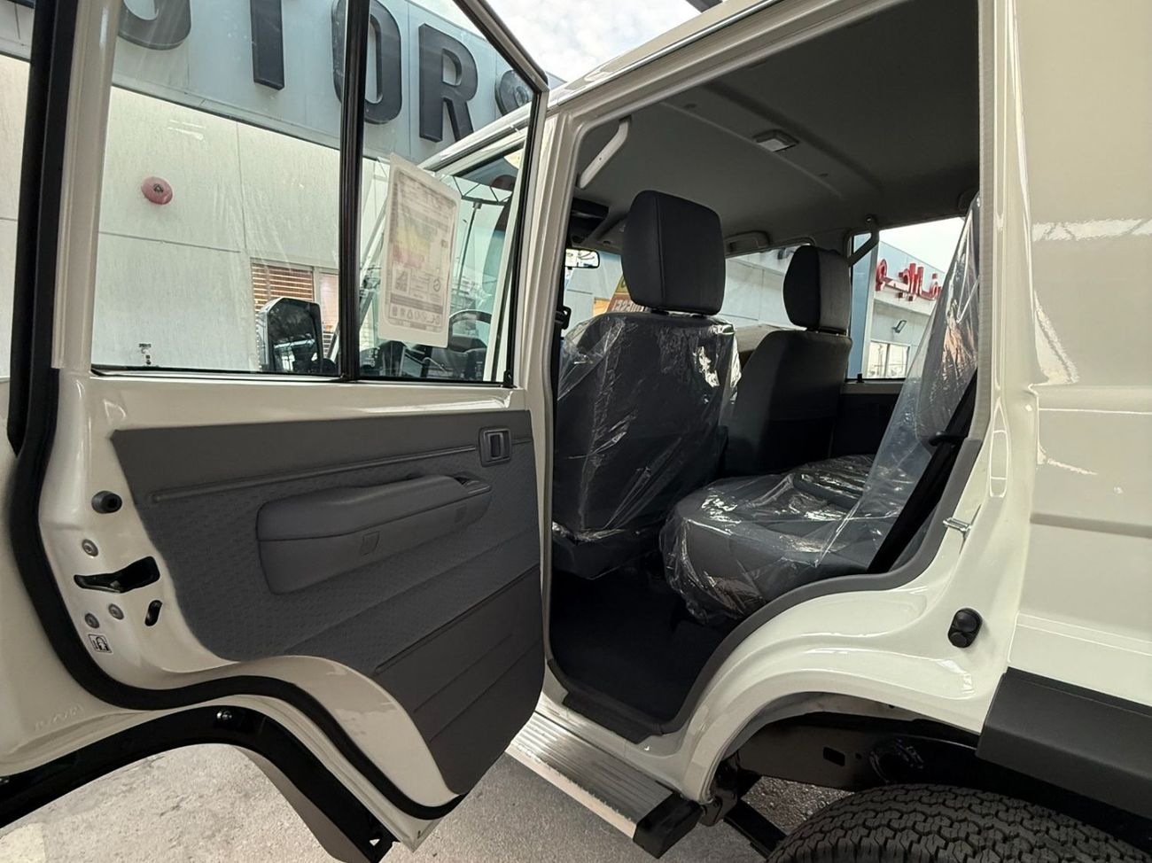 Toyota Land Cruiser 70 GDJ 76 2.8 DIESEL M/T **التصدير فقط خارج الخليج***